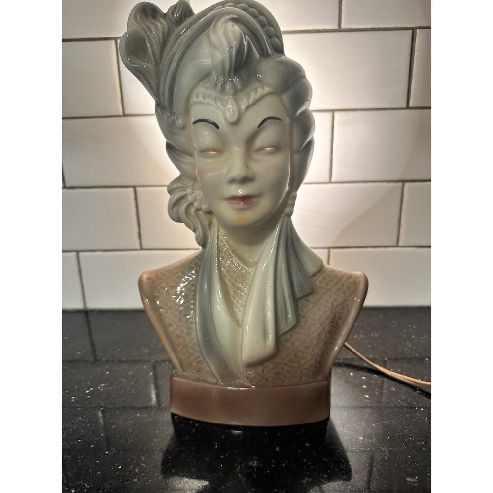 Rare MCM Navis & Smith 1950's Gray Exotic Asian Lady Vintage Ceramic TV Lamp 13"